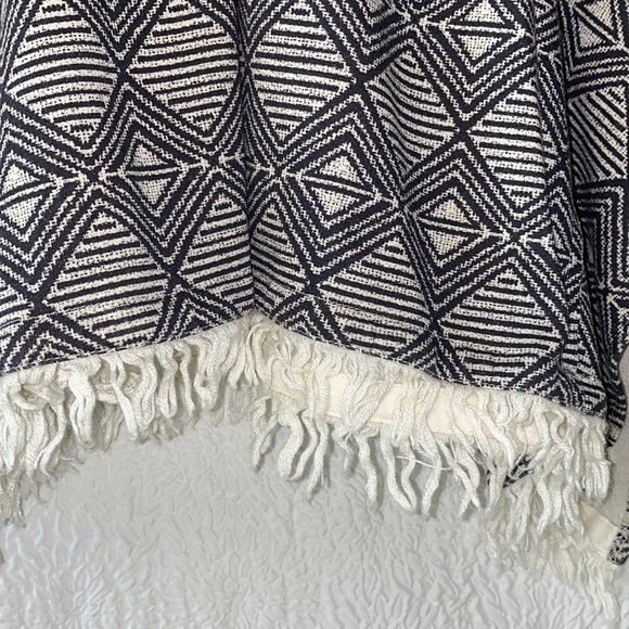 Alternative Hoodie Printed Poncho - Picture 4 of 10